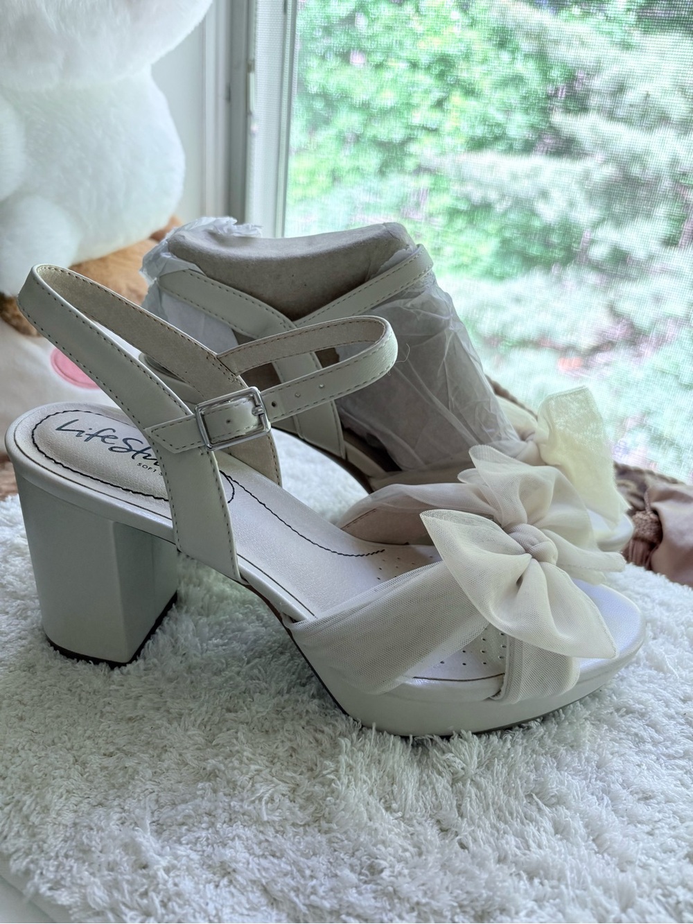 Life Stride Cream Bow Block Heel Sandals